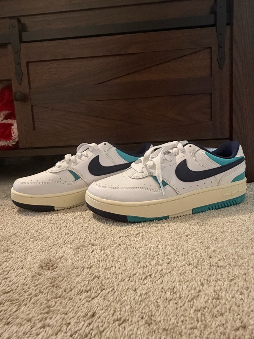 Nike White Teal Navy Low-Top Sneakers